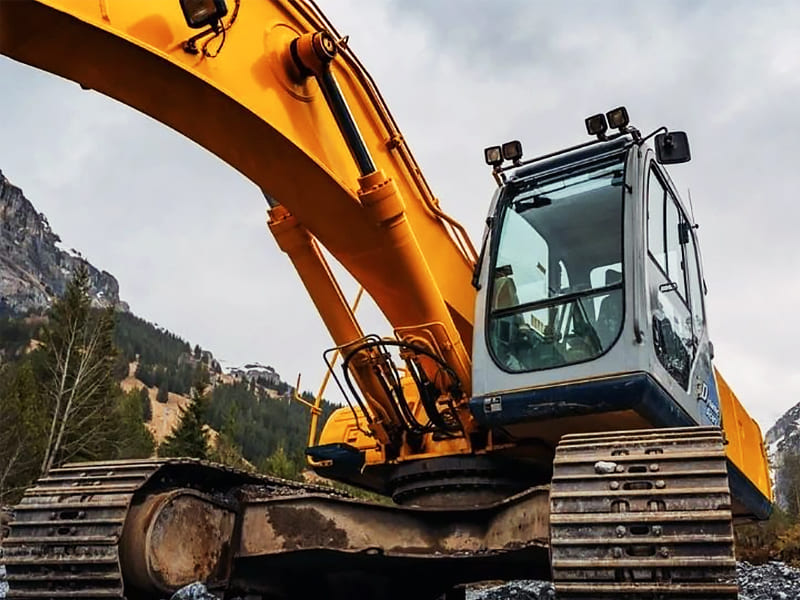 Large yellow track hydraulic excavator equipped with heavy-duty hydraulic boom cylinder, construction digger parked in mountain forest mining area, engineering hydraulic cylinder application scene