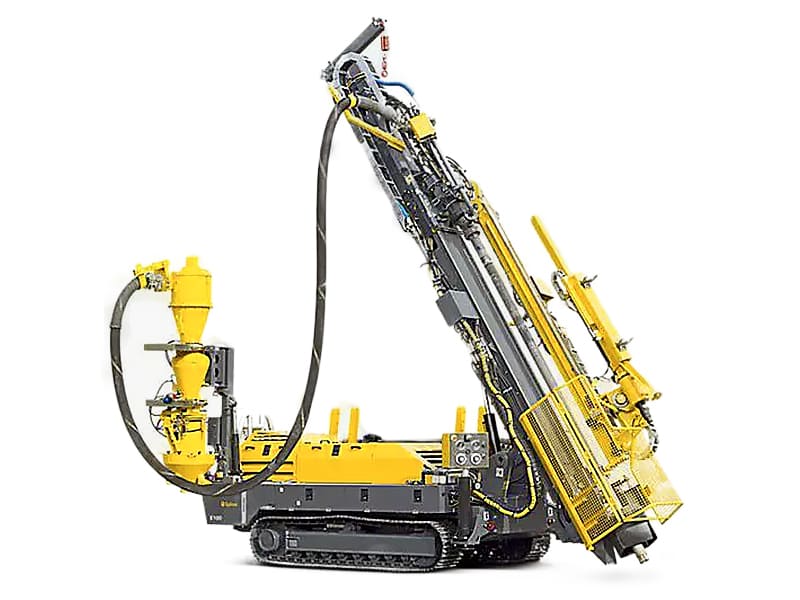 Full hydraulic crawler exploration drilling machine, heavy hydraulic cylinder for mast lifting and angle adjustment