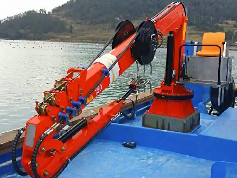 Marine hydraulic fishing crane with lifting hydraulic cylinders on fishing boat