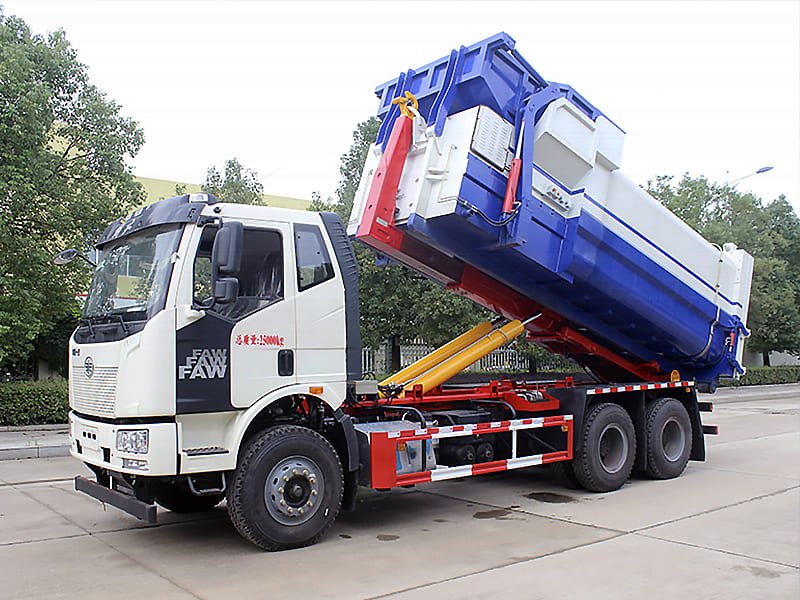 FAW hook lift garbage truck with hydraulic lifting cylinder for waste container unloading