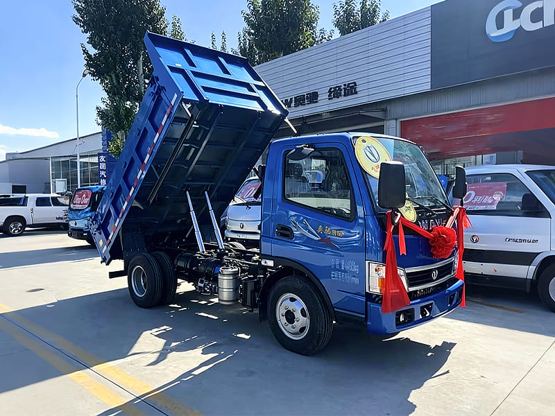 Small blue dump tipper truck with lifting hydraulic cylinder, light‑duty dumper vehicle