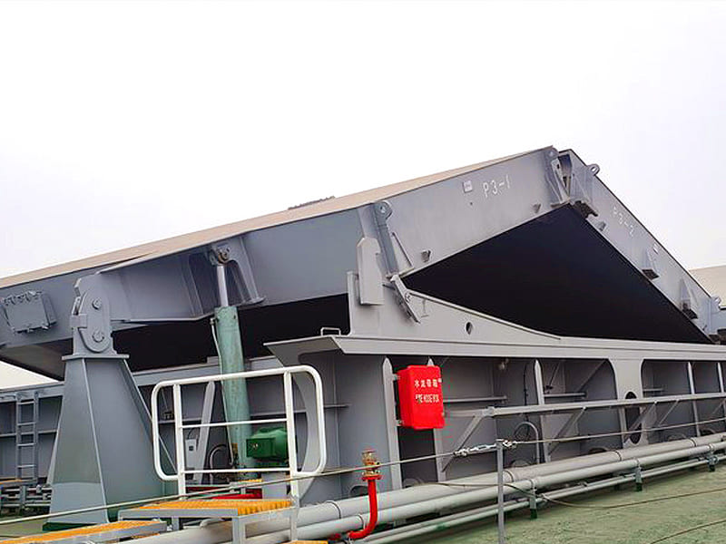 Marine hydraulic hatch cover, ship hydraulic flipping hatch on vessel deck