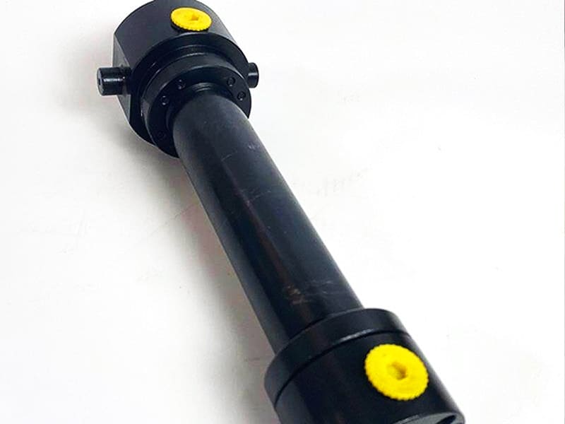 Small precision trunnion mounted hydraulic cylinder