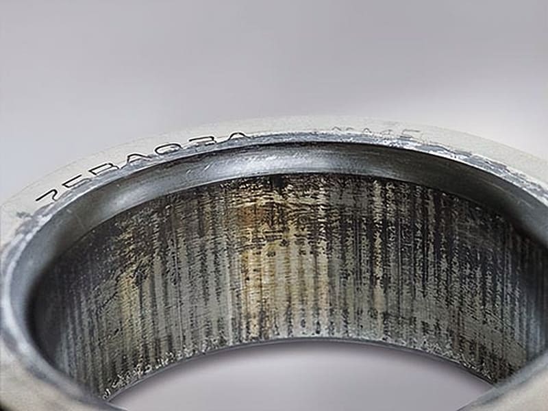 Fretting corrosion on inner bore surface of angular contact ball bearing