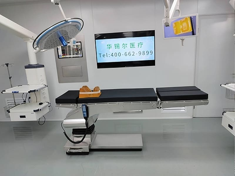Electric hydraulic adjustable surgical operating table in operating room