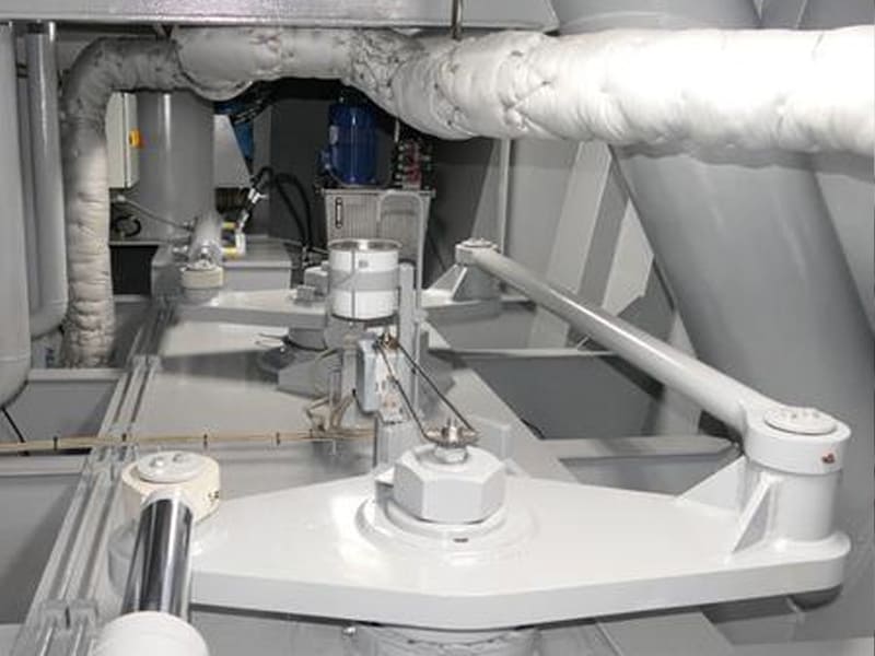 Marine hydraulic cylinder and linkage mechanism inside vessel equipment room