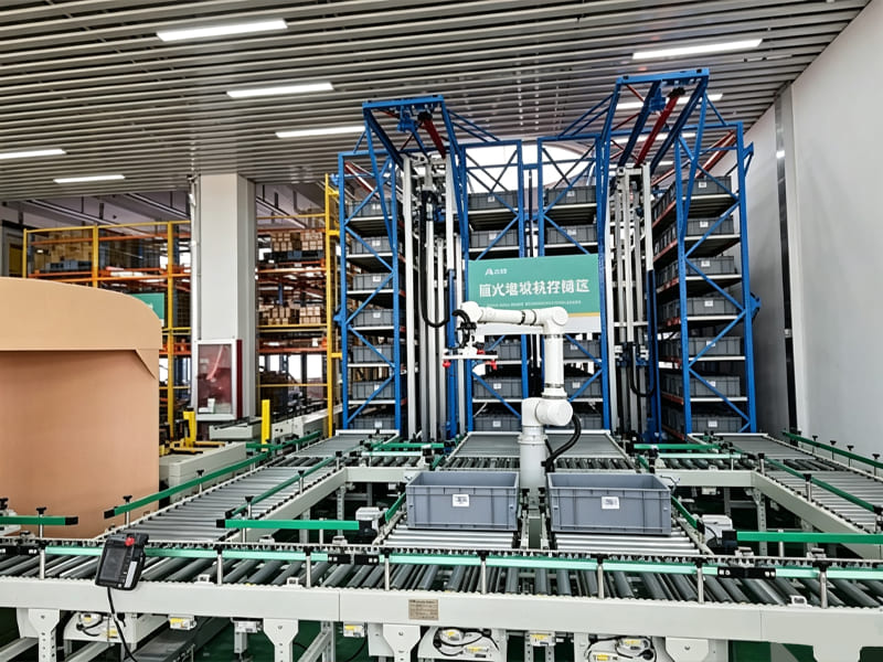 Smart warehouse with collaborative robot and automated racking system