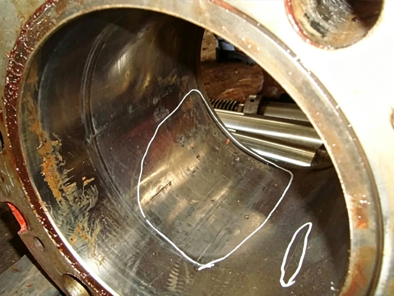 Marked scratch defects inside hydraulic cylinder tube bore