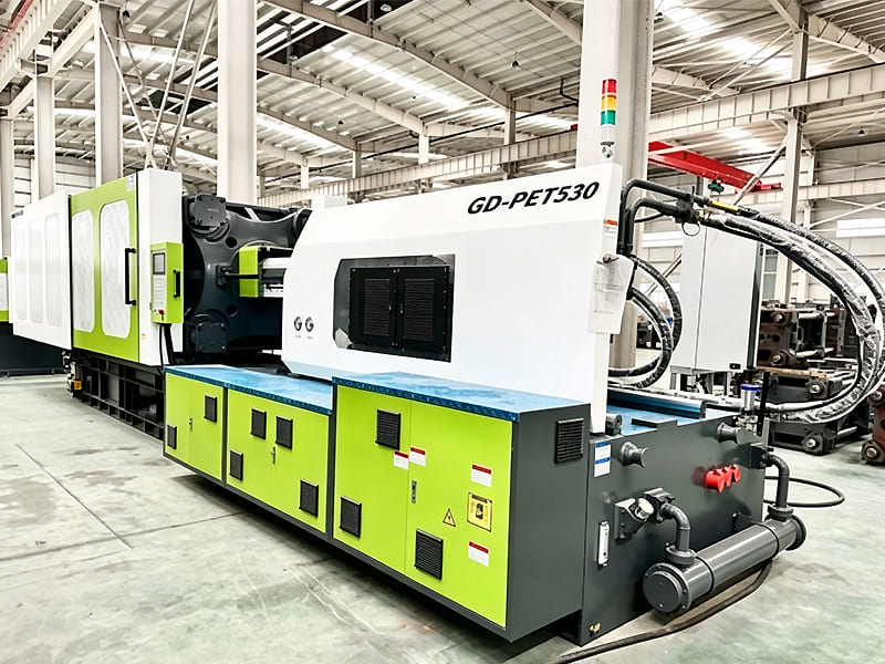 GD‑PET530 large PET injection molding machine displayed in manufacturing workshop