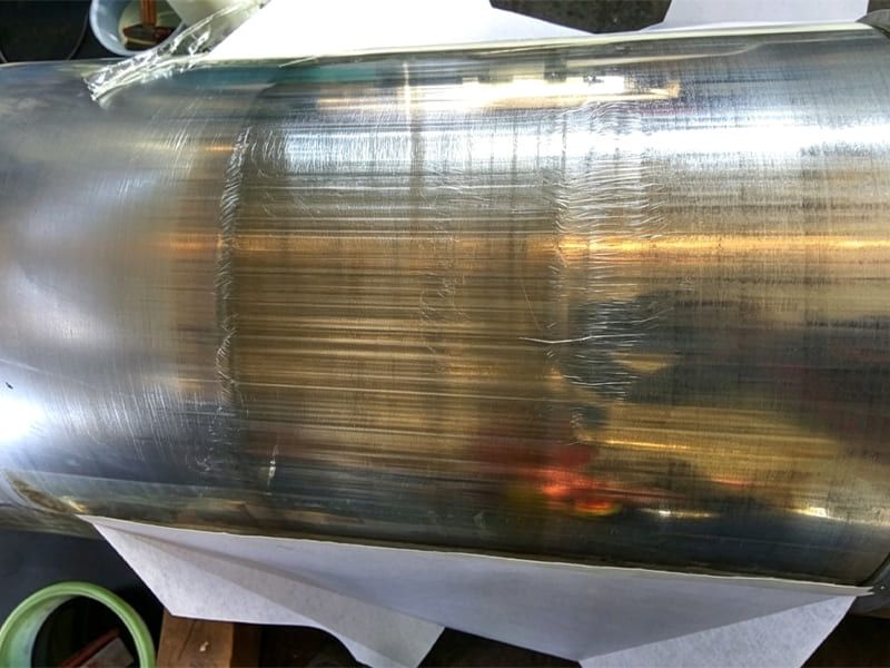 Hydraulic cylinder piston rod with deep longitudinal scratch wear