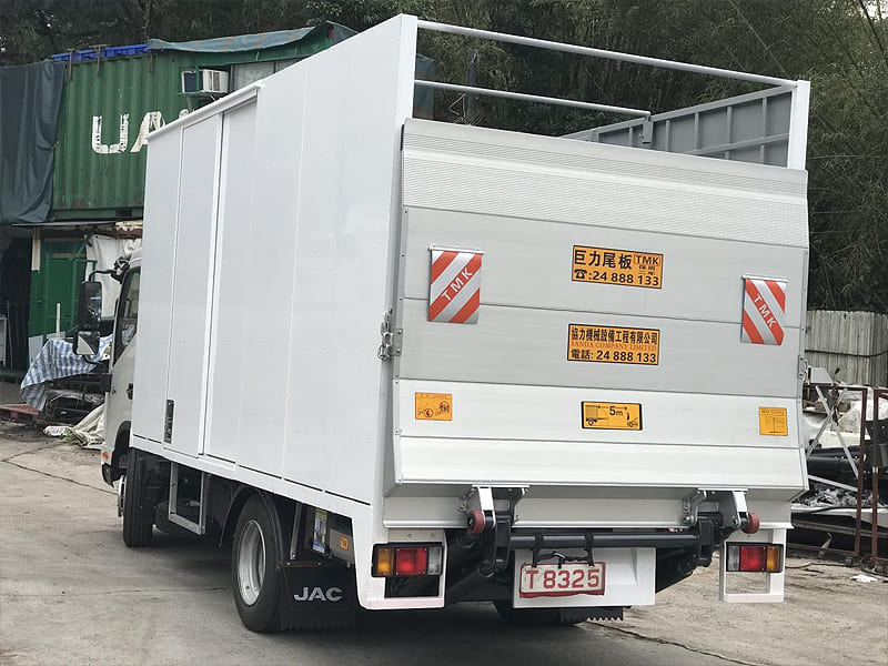 JAC van truck fitted with hydraulic tail‑lift for cargo loading and unloading