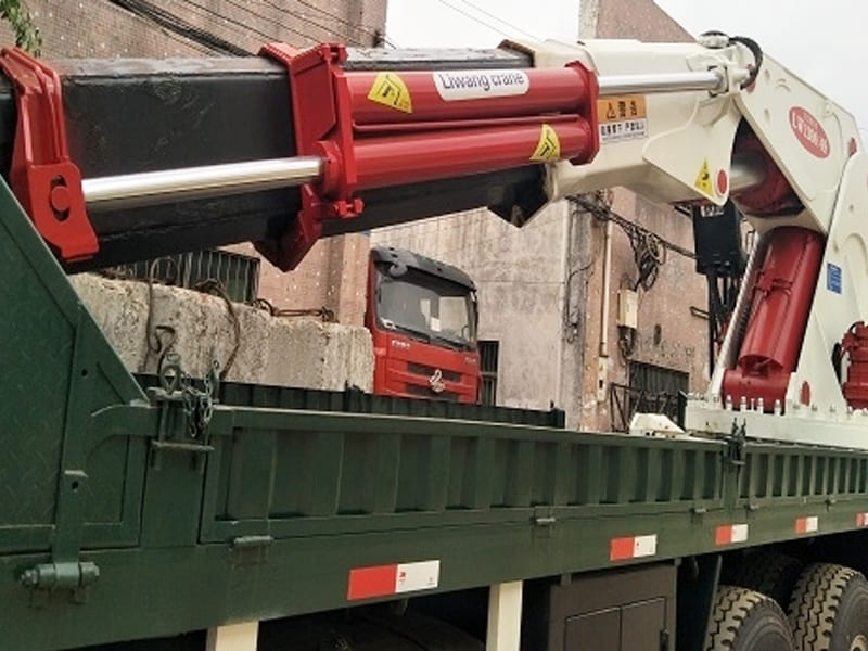 Heavy duty knuckle boom crane installed on cargo truck for heavy lifting work