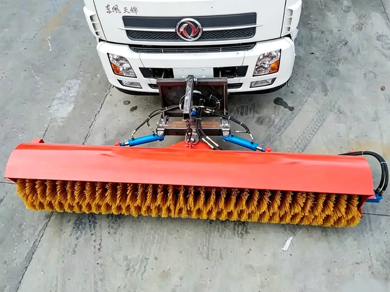Truck mounted road snow sweeper equipped with hydraulic cylinders for angle adjustment