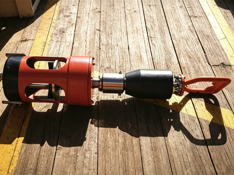 Red subsea hydraulic actuator for offshore marine equipment