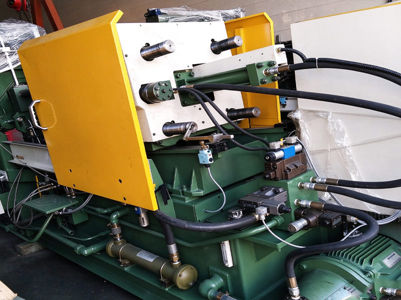 Horizontal die casting machine complete unit with hydraulic manifold and hoses