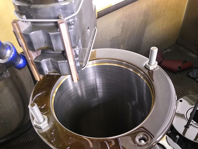 CNC deep hole boring processing for hydraulic cylinder barrel, precision honing manufacturing workshop