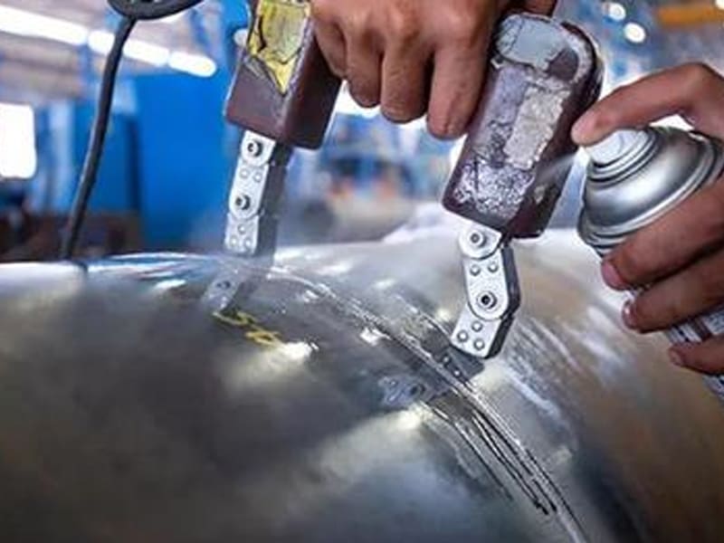 Magnetic particle testing for weld seam on steel pressure vessel