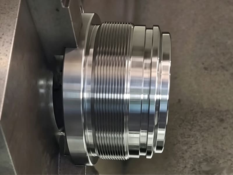 Precision cylindrical grinding for hydraulic piston rod, high gloss surface finishing with grinding sparks